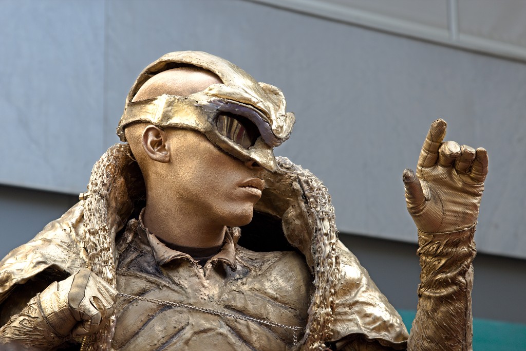 living statue levend standbeeld evenement event festival festiviteit kunst art straatkunst streetart artiest beeld beeldhouwwerk sculpture sculptuur